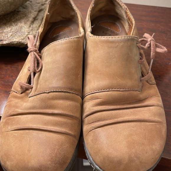 Size 8 natural leather b.o.c. shoes - Picture 14 of 14